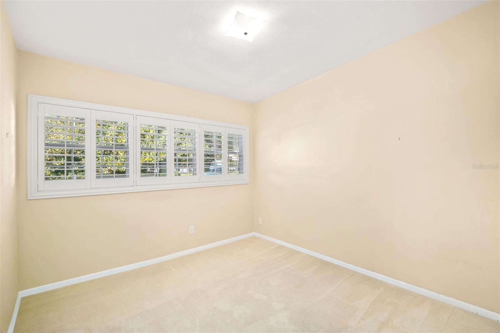 Listing photo id 16 for 1806 Pepperidge Drive