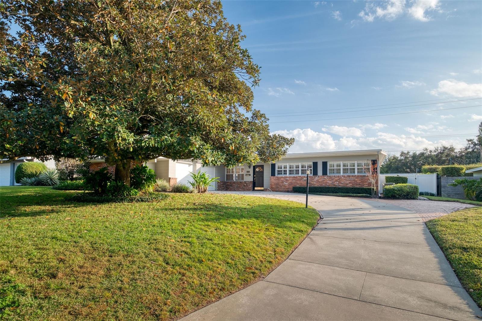 Listing photo id 0 for 1806 Pepperidge Drive