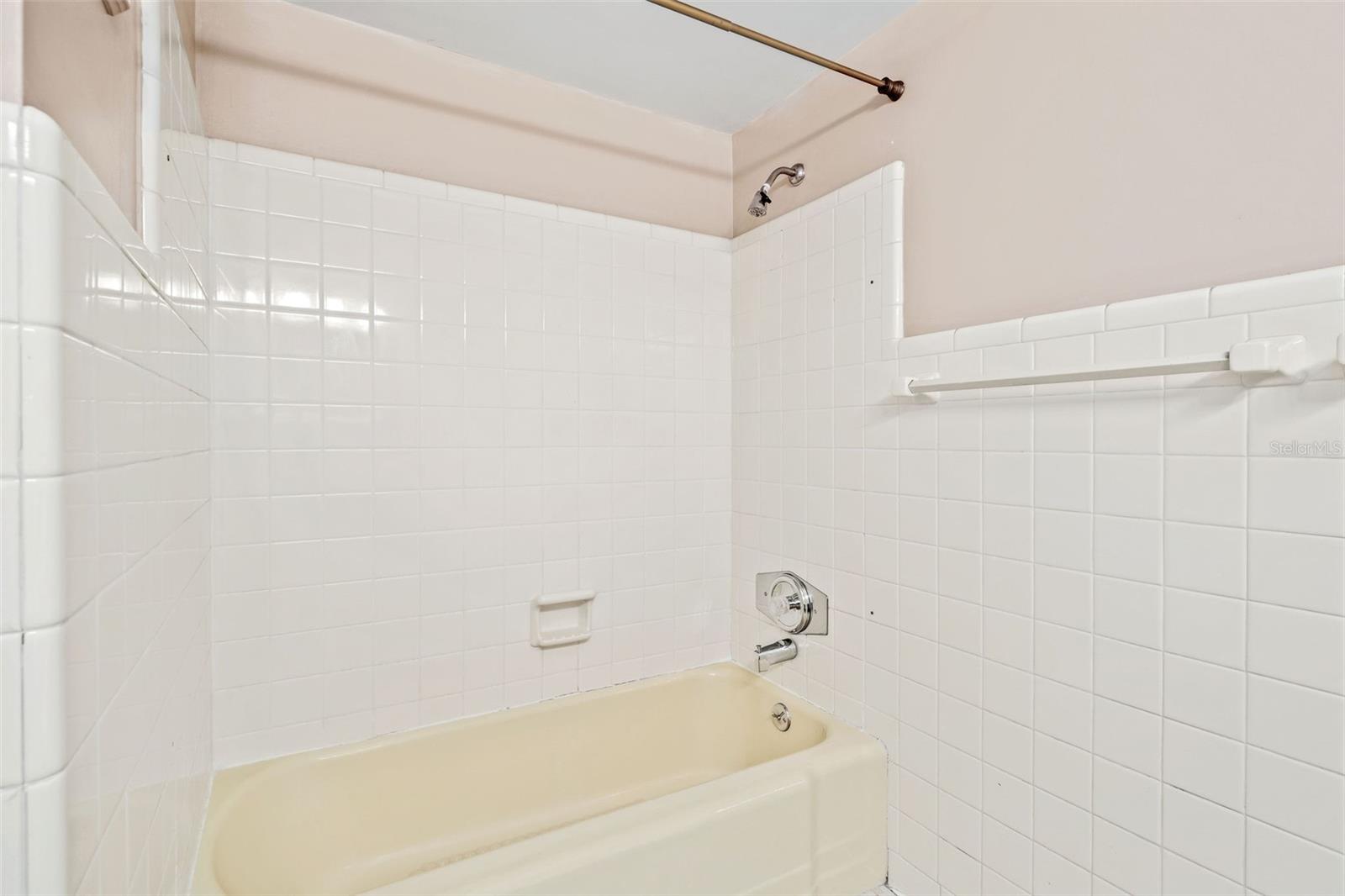 Listing photo id 19 for 1806 Pepperidge Drive