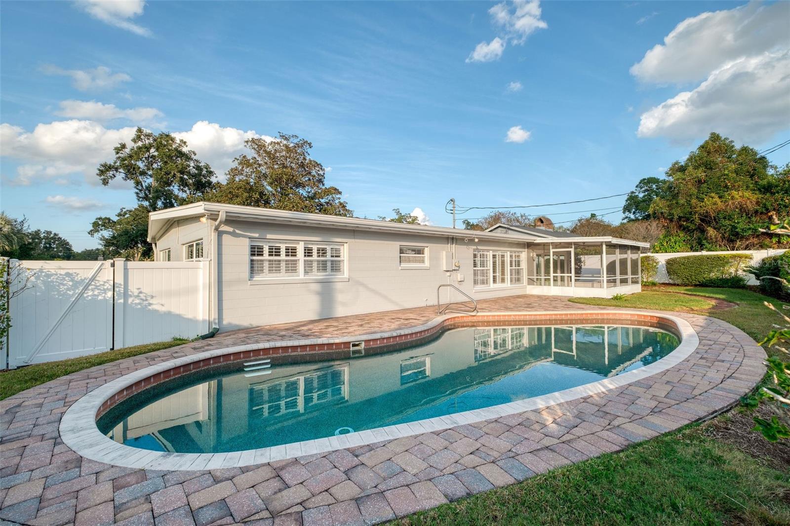 Listing photo id 20 for 1806 Pepperidge Drive