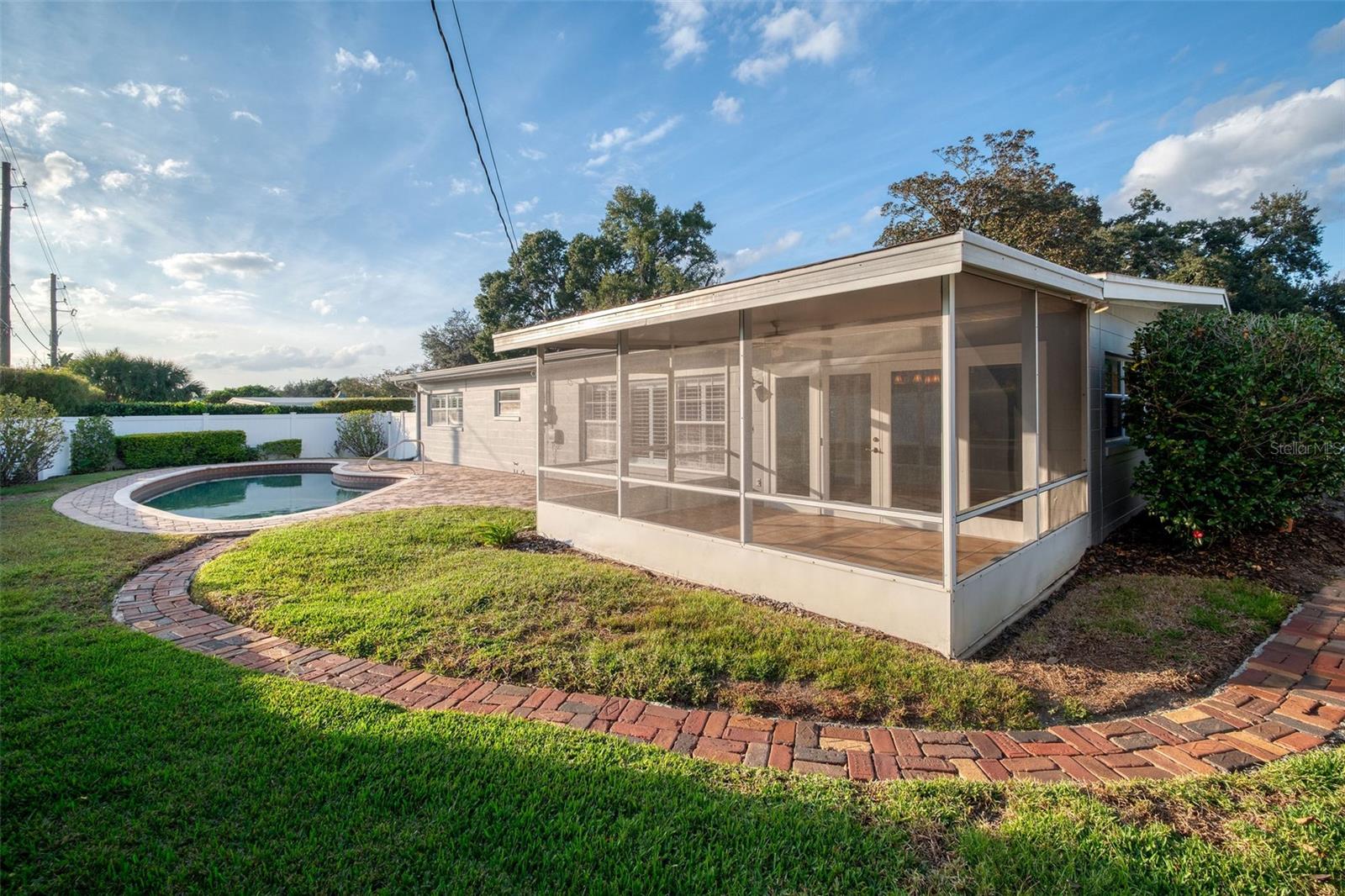 Listing photo id 22 for 1806 Pepperidge Drive