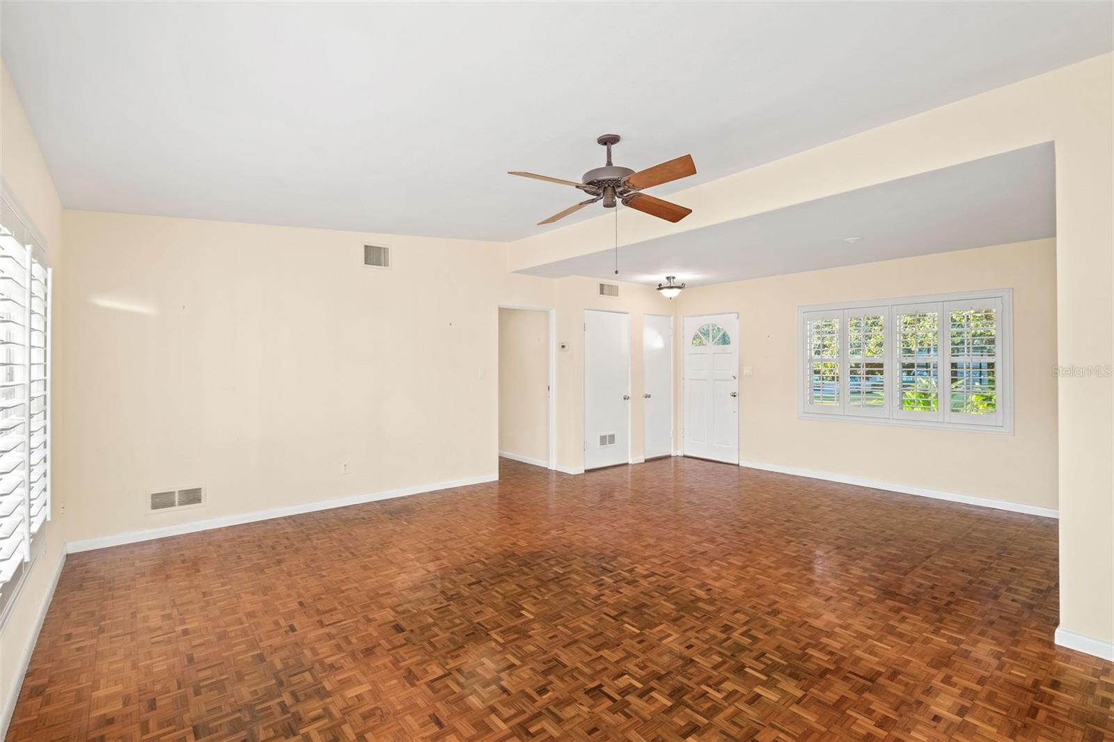 Listing photo id 5 for 1806 Pepperidge Drive