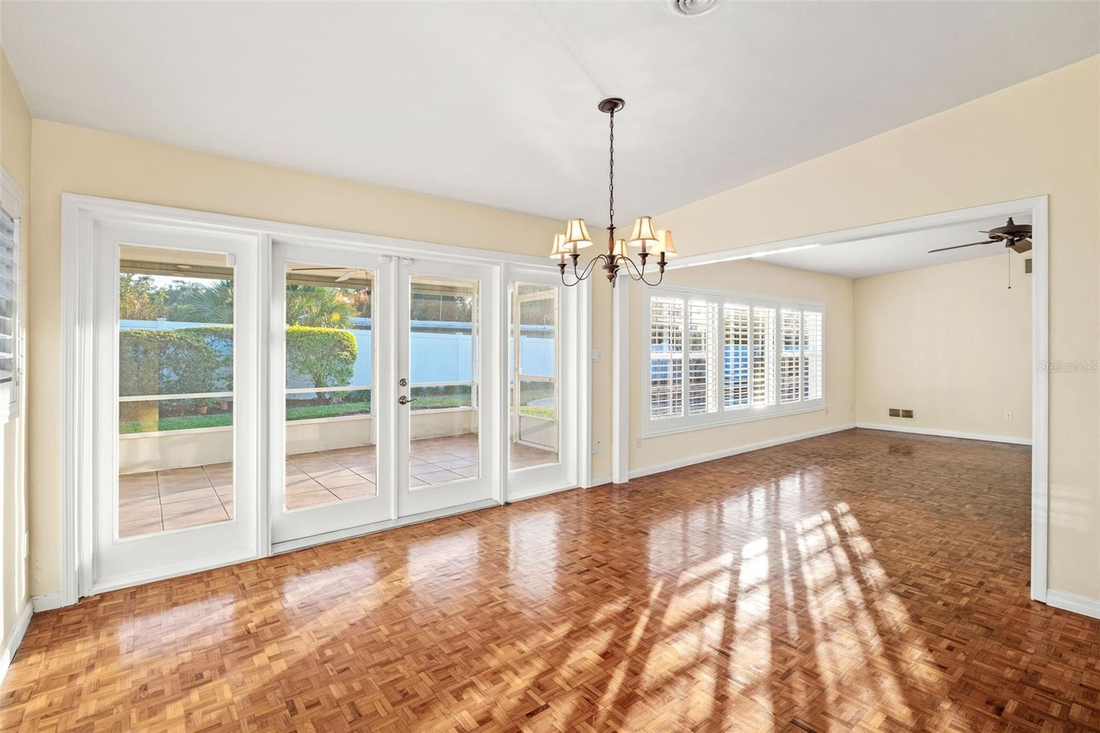 Listing photo id 7 for 1806 Pepperidge Drive