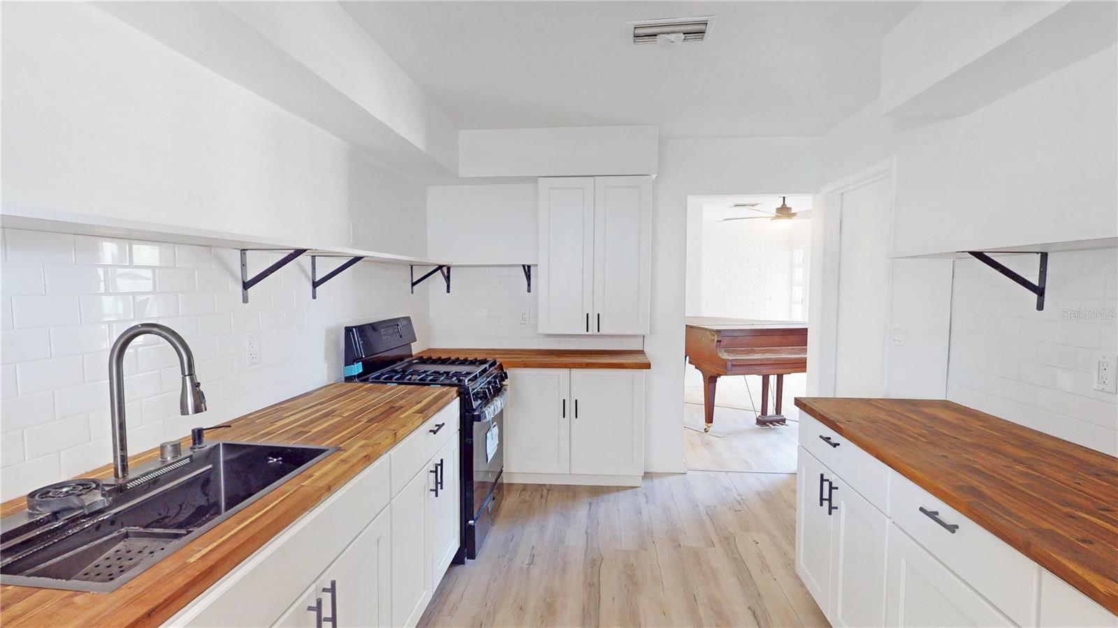 Image 11 of 29 For 1144 Gerona Avenue
