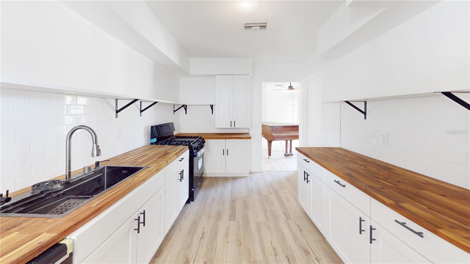 Image 7 of 29 For 1144 Gerona Avenue