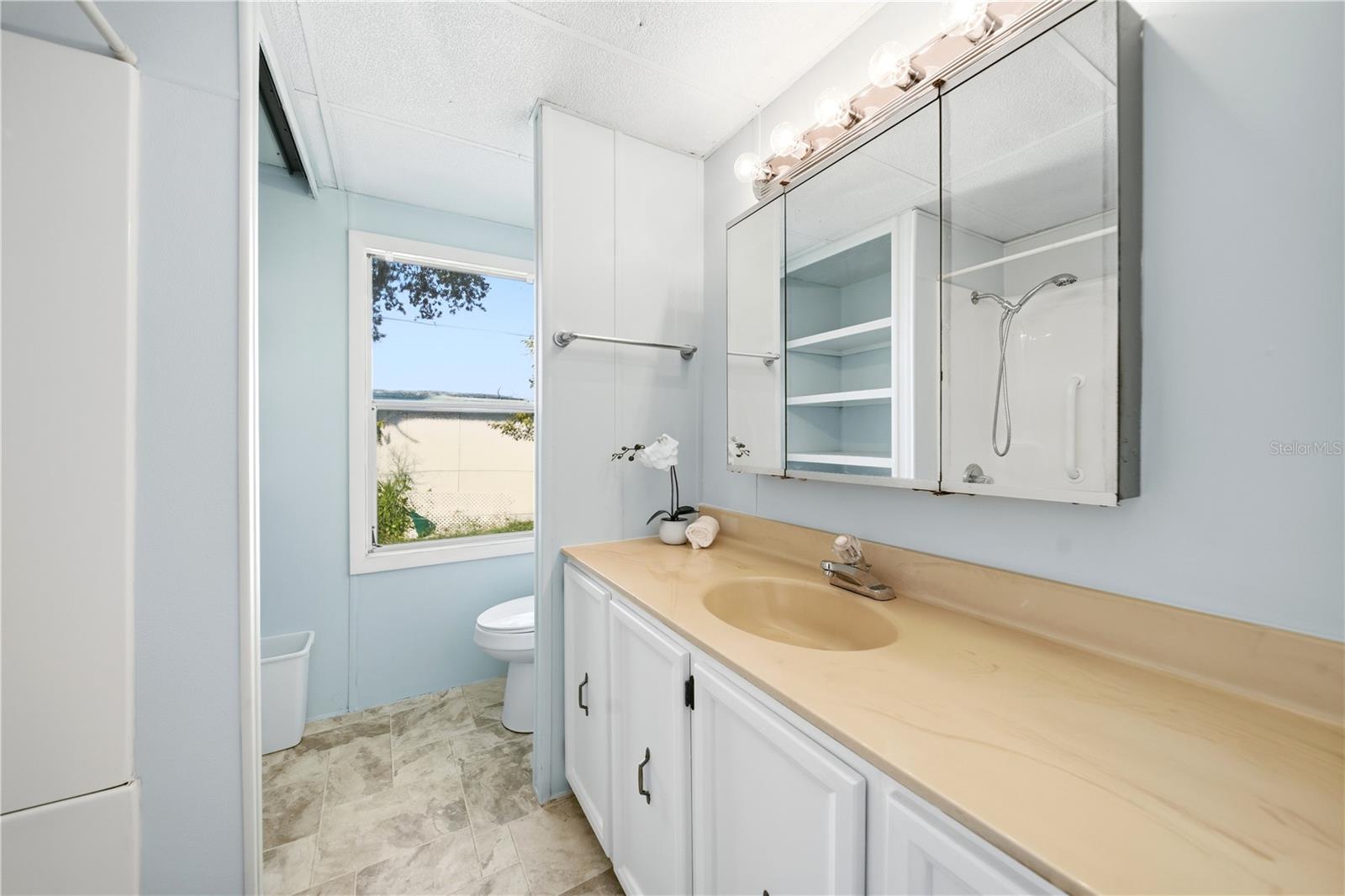 Image 18 of 34 For 1000 Walker Street 160