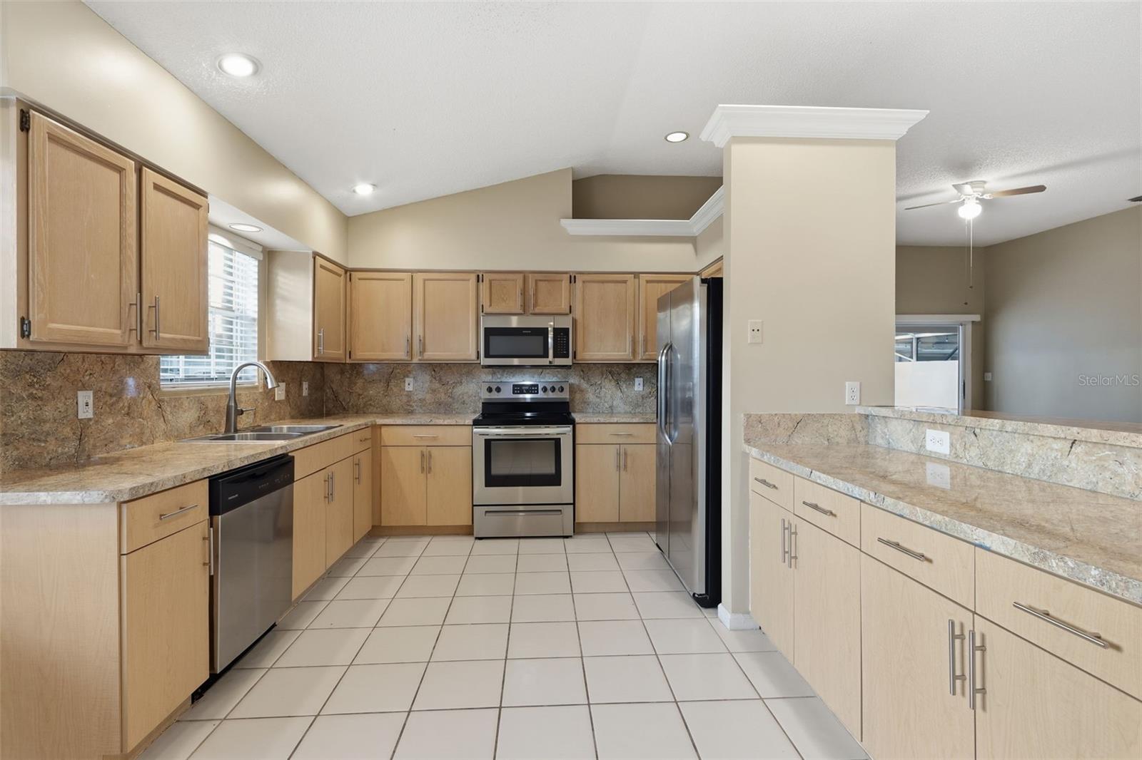 Image 13 of 39 For 13297 Emerald View Court