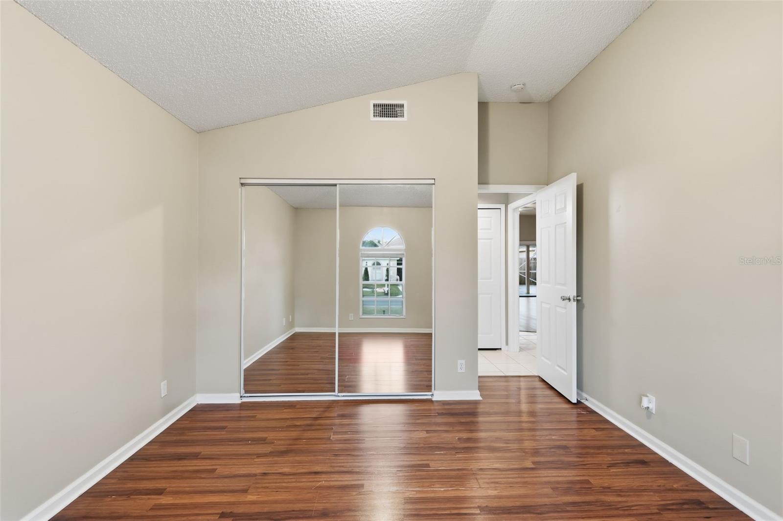 Image 20 of 39 For 13297 Emerald View Court