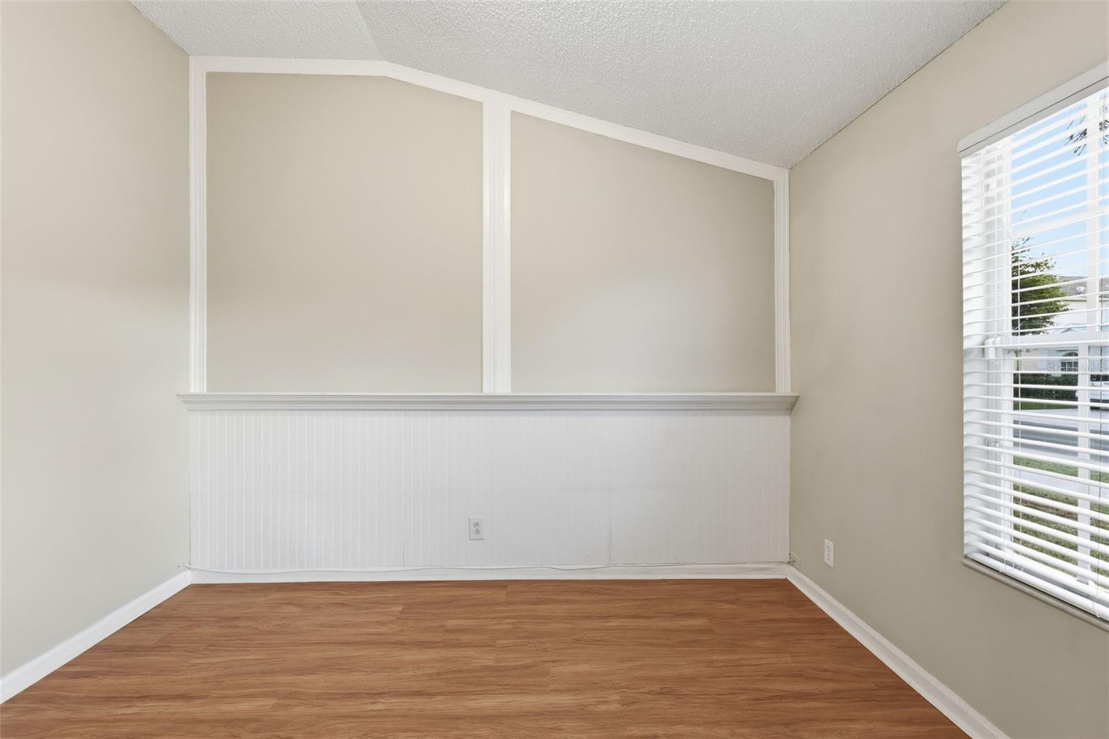 Image 21 of 39 For 13297 Emerald View Court