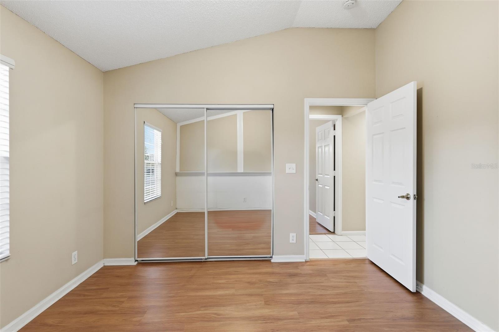 Image 22 of 39 For 13297 Emerald View Court