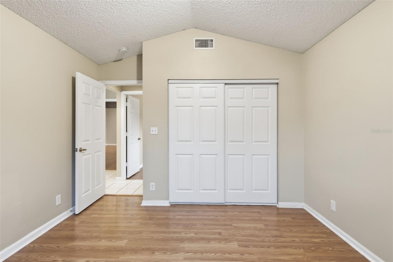 Image 24 of 39 For 13297 Emerald View Court