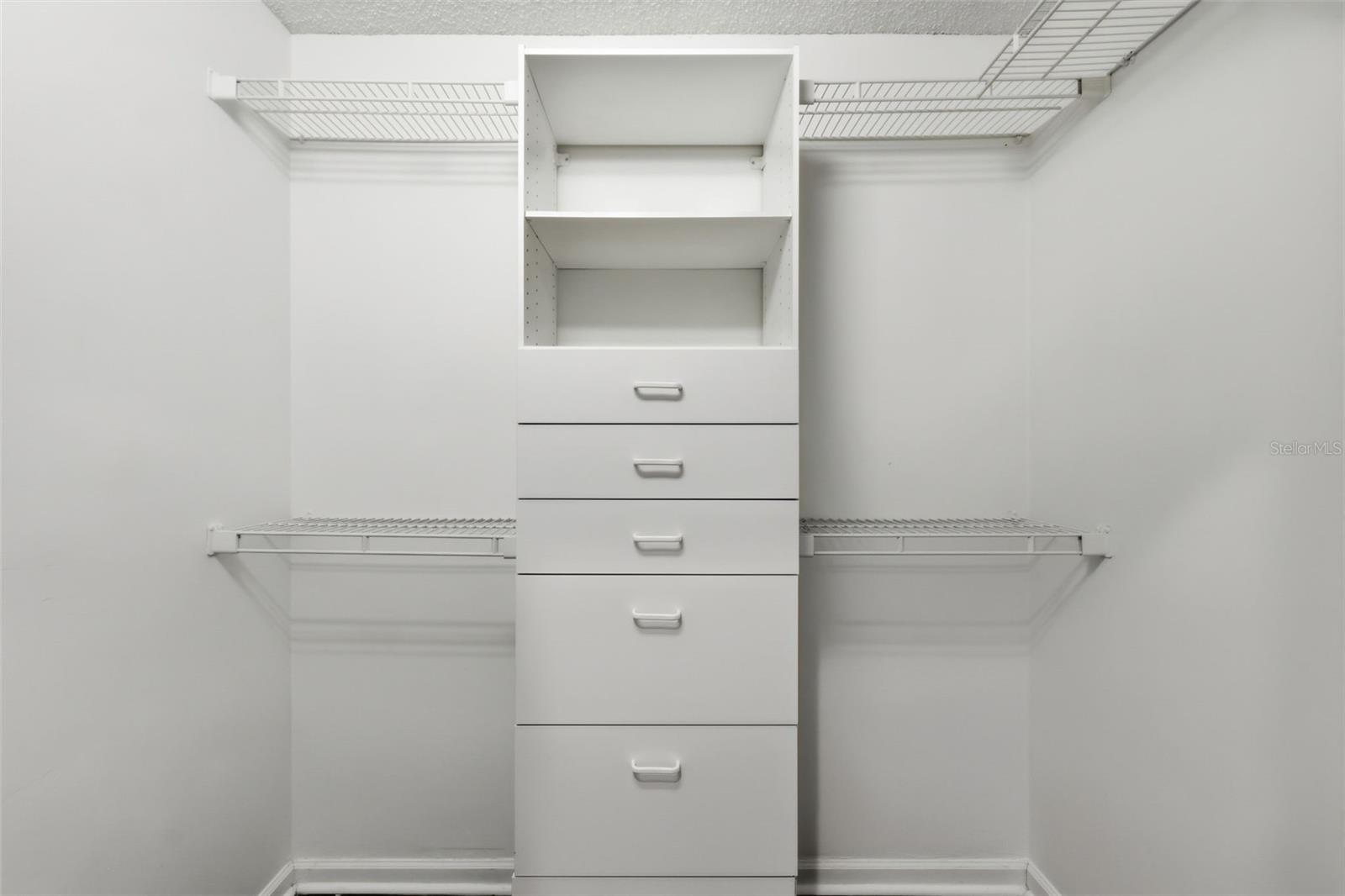 Image 25 of 39 For 13297 Emerald View Court