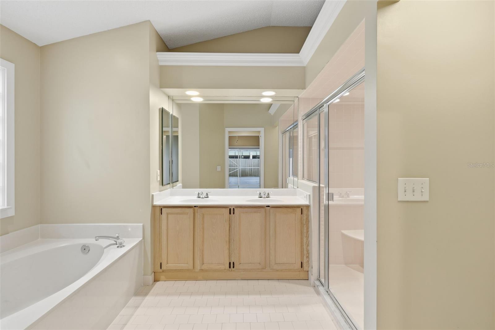 Image 29 of 39 For 13297 Emerald View Court