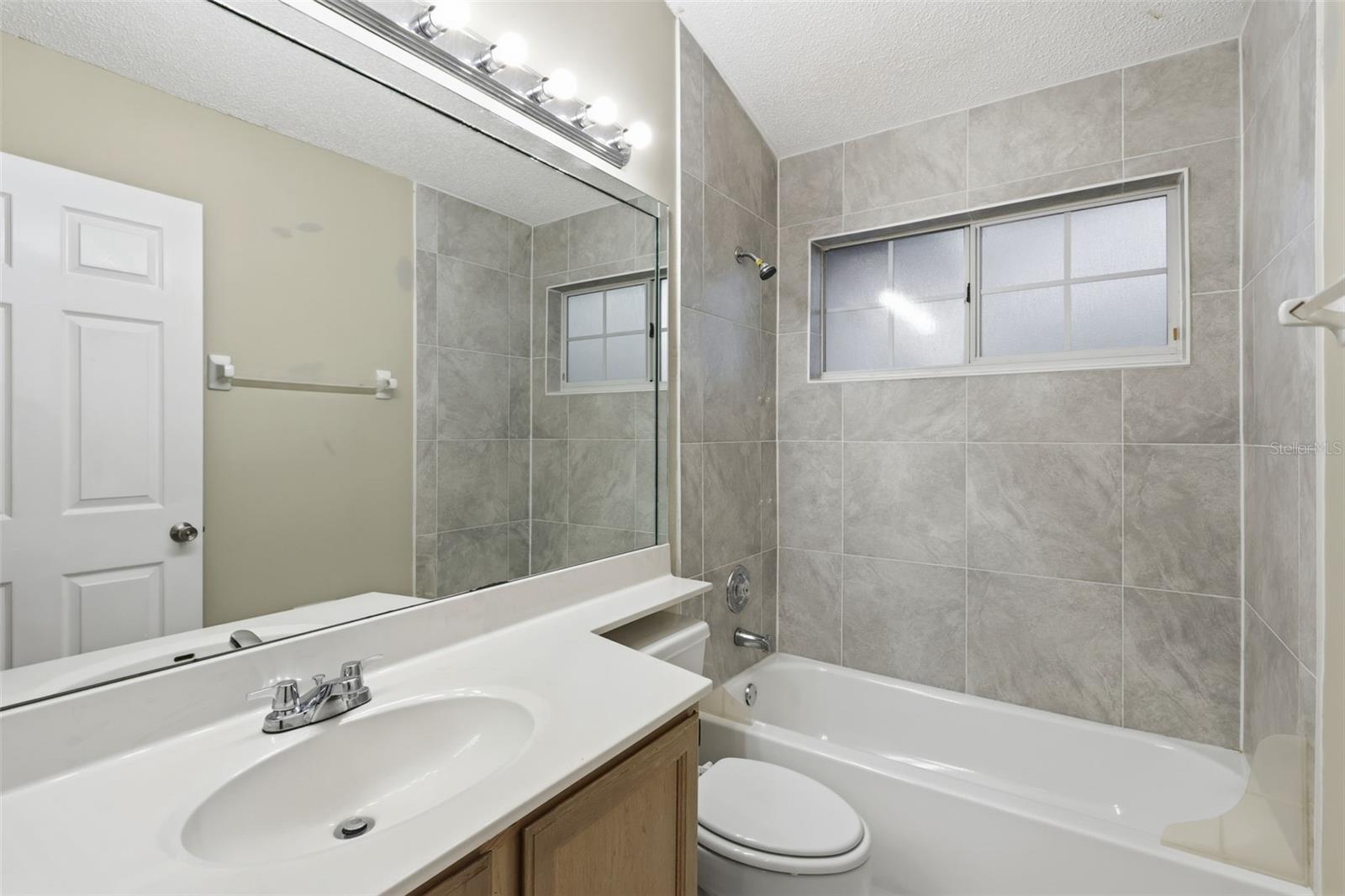 Image 30 of 39 For 13297 Emerald View Court