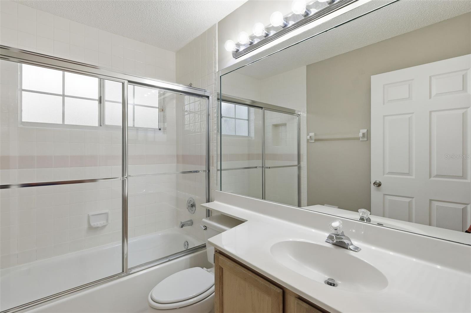 Image 31 of 39 For 13297 Emerald View Court