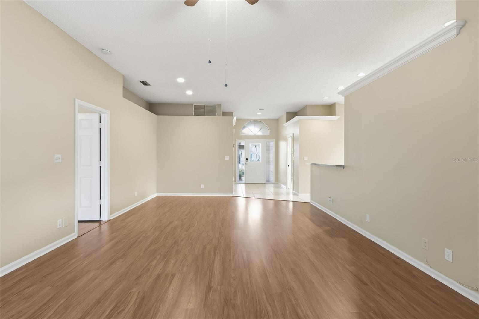 Image 5 of 39 For 13297 Emerald View Court