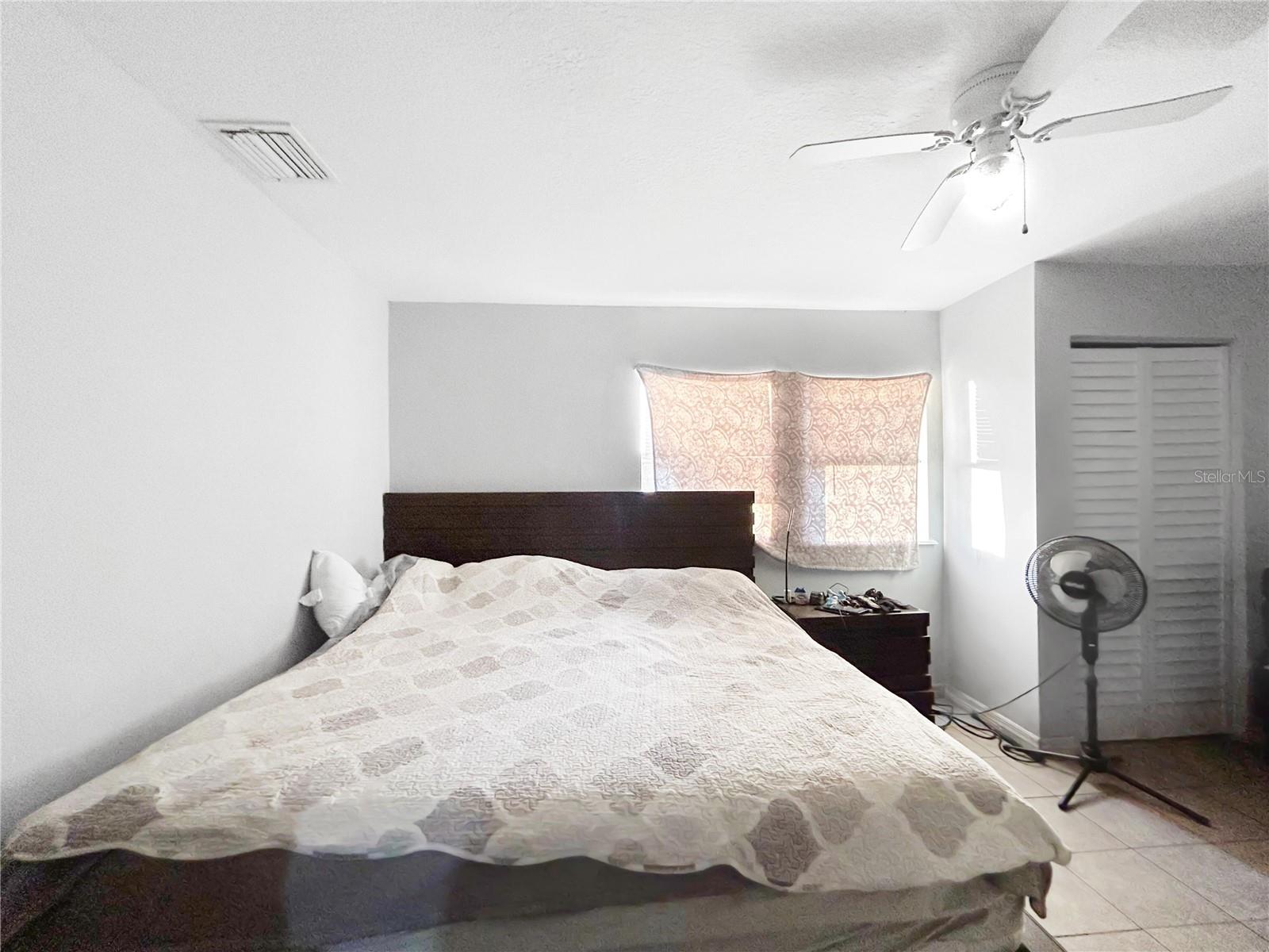 Image 11 of 19 For 17447 Bathurst Avenue