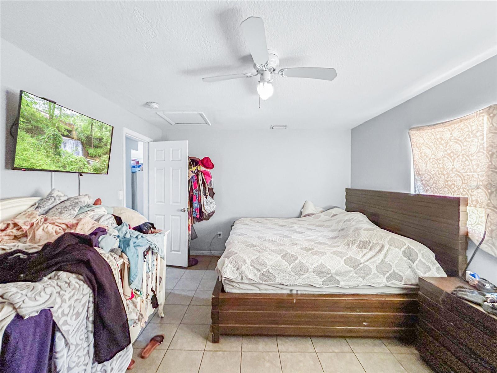 Image 15 of 19 For 17447 Bathurst Avenue