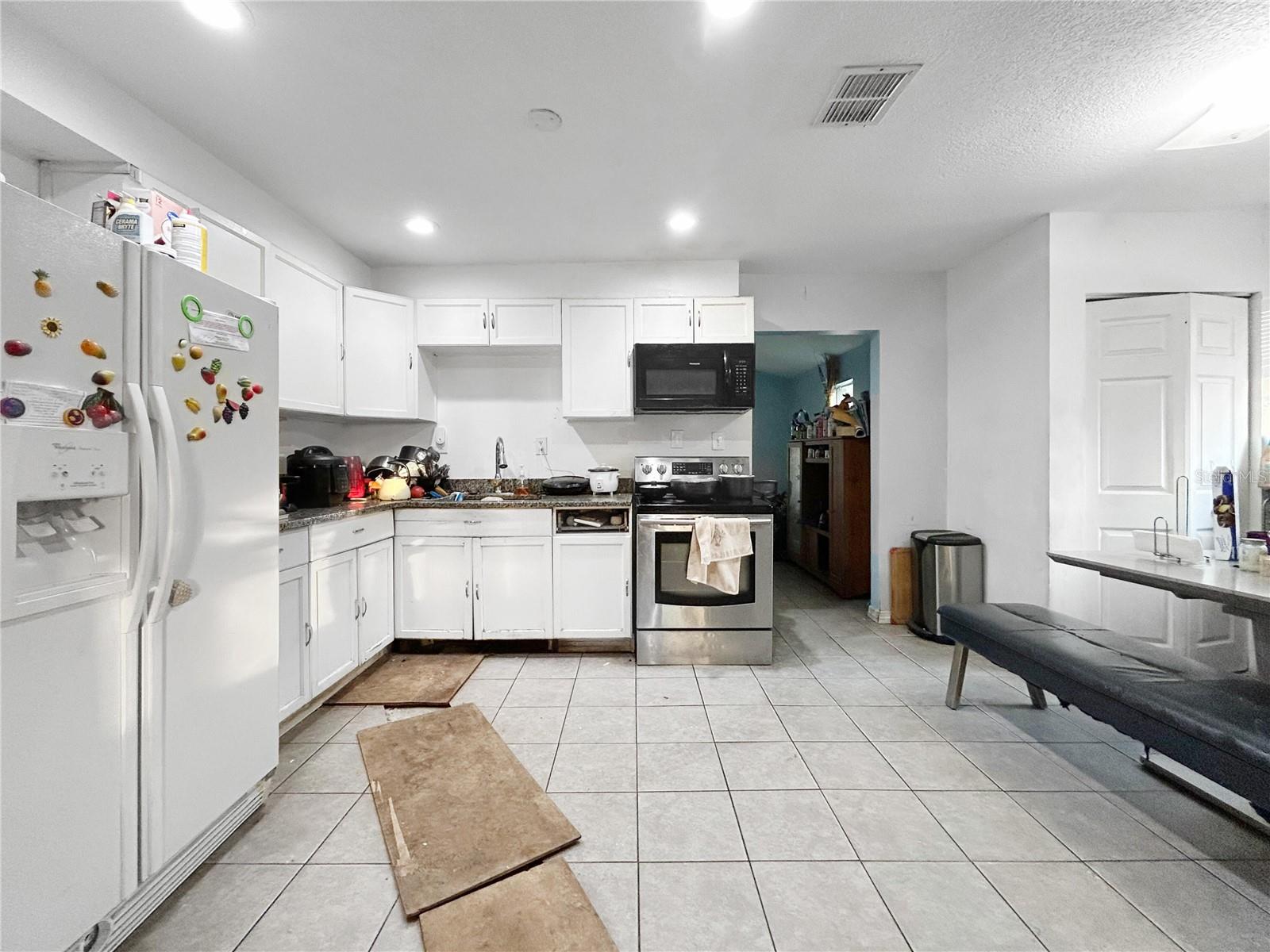 Image 2 of 19 For 17447 Bathurst Avenue