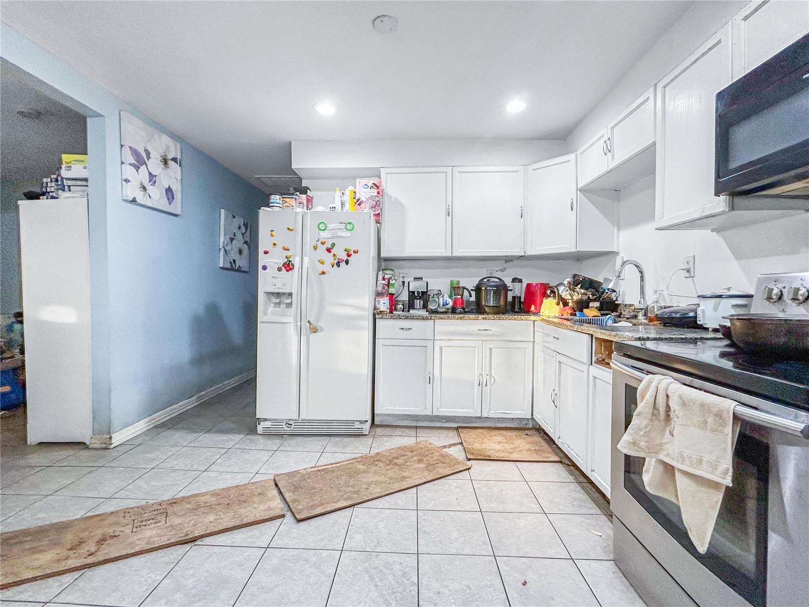 Image 3 of 19 For 17447 Bathurst Avenue