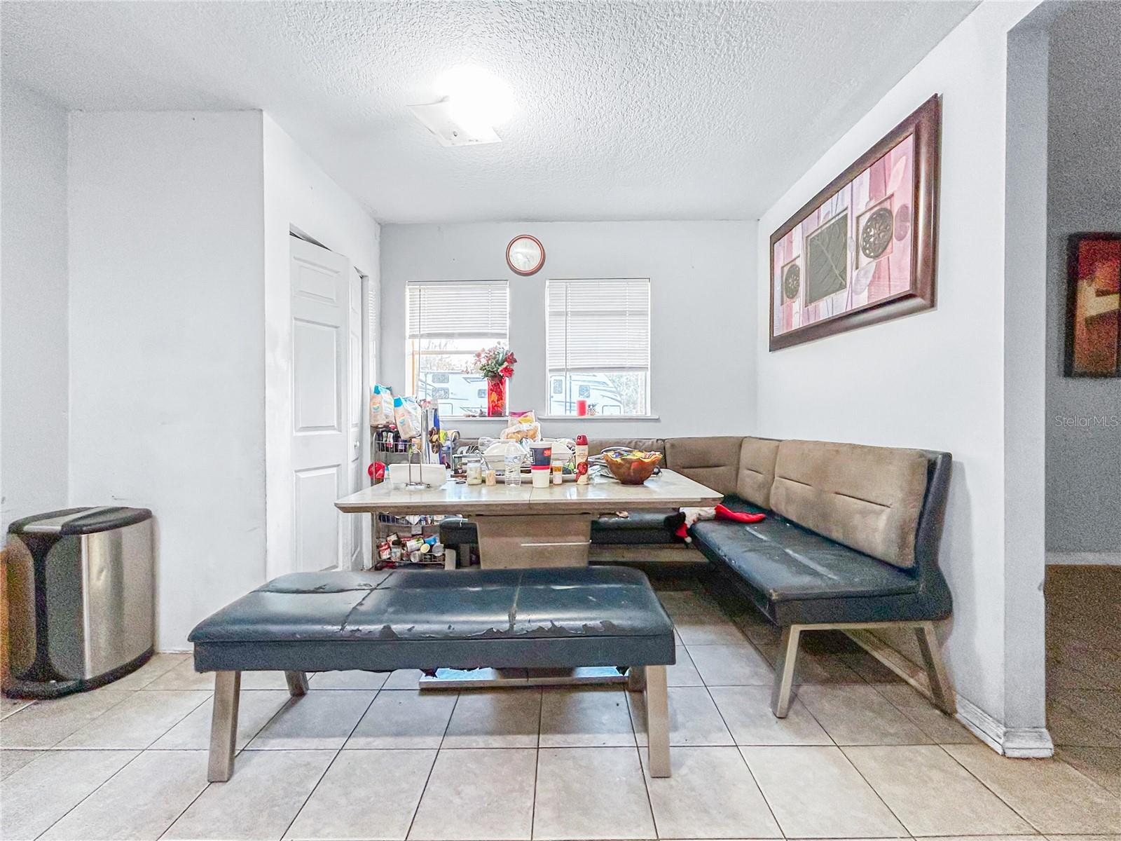 Image 4 of 19 For 17447 Bathurst Avenue