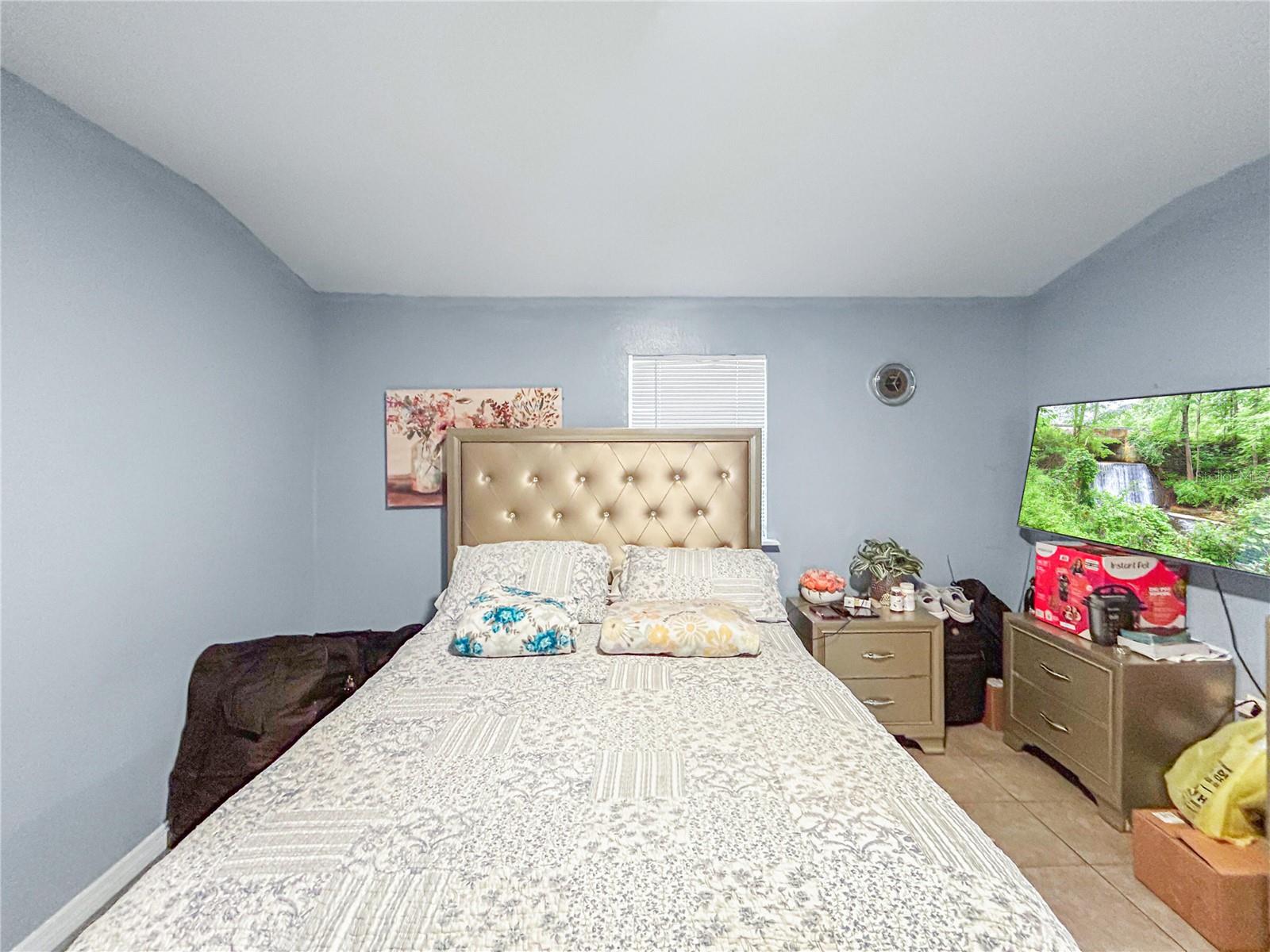 Image 5 of 19 For 17447 Bathurst Avenue