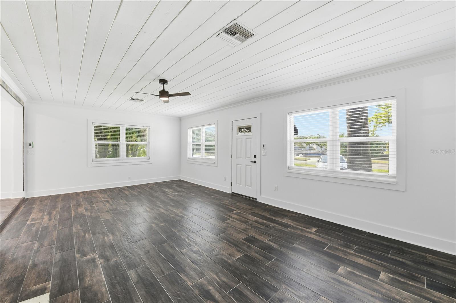 Image 13 of 23 For 8301 Riverside Drive Ne