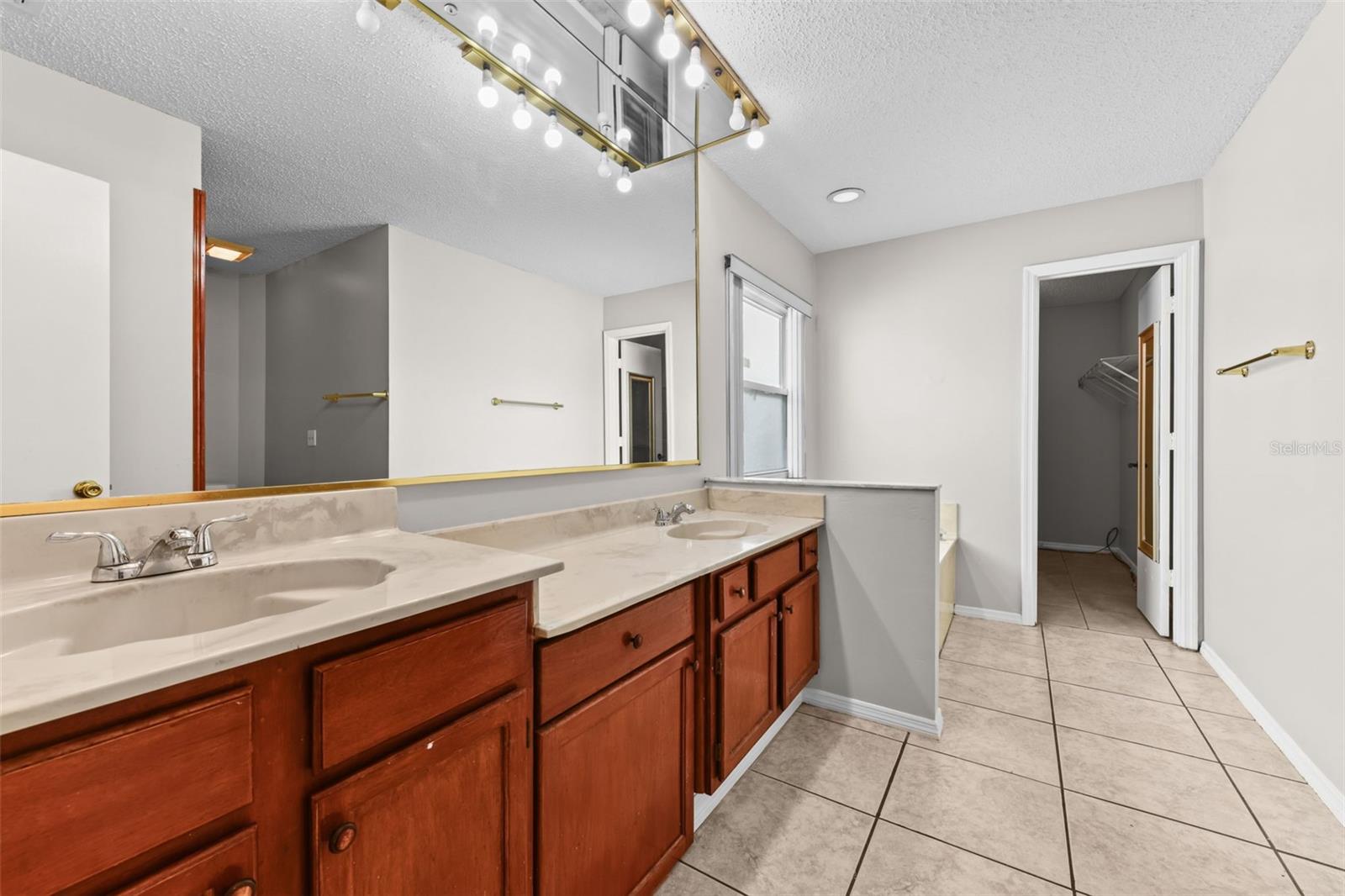 Image 27 of 59 For 681 Starstone Drive