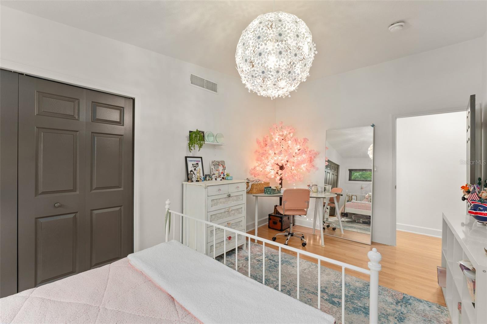 Image 20 of 100 For 101 Lee Street