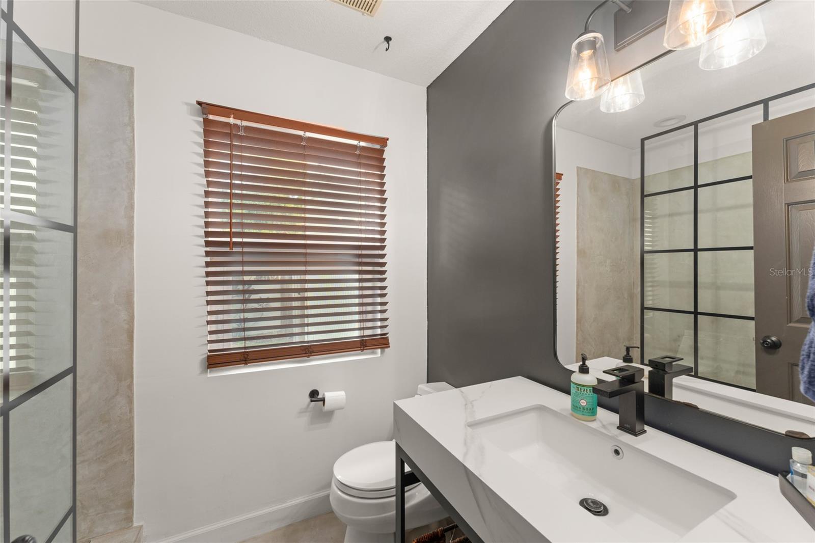 Image 23 of 100 For 101 Lee Street