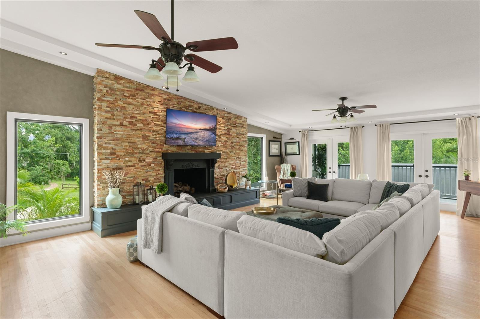 Image 25 of 100 For 101 Lee Street