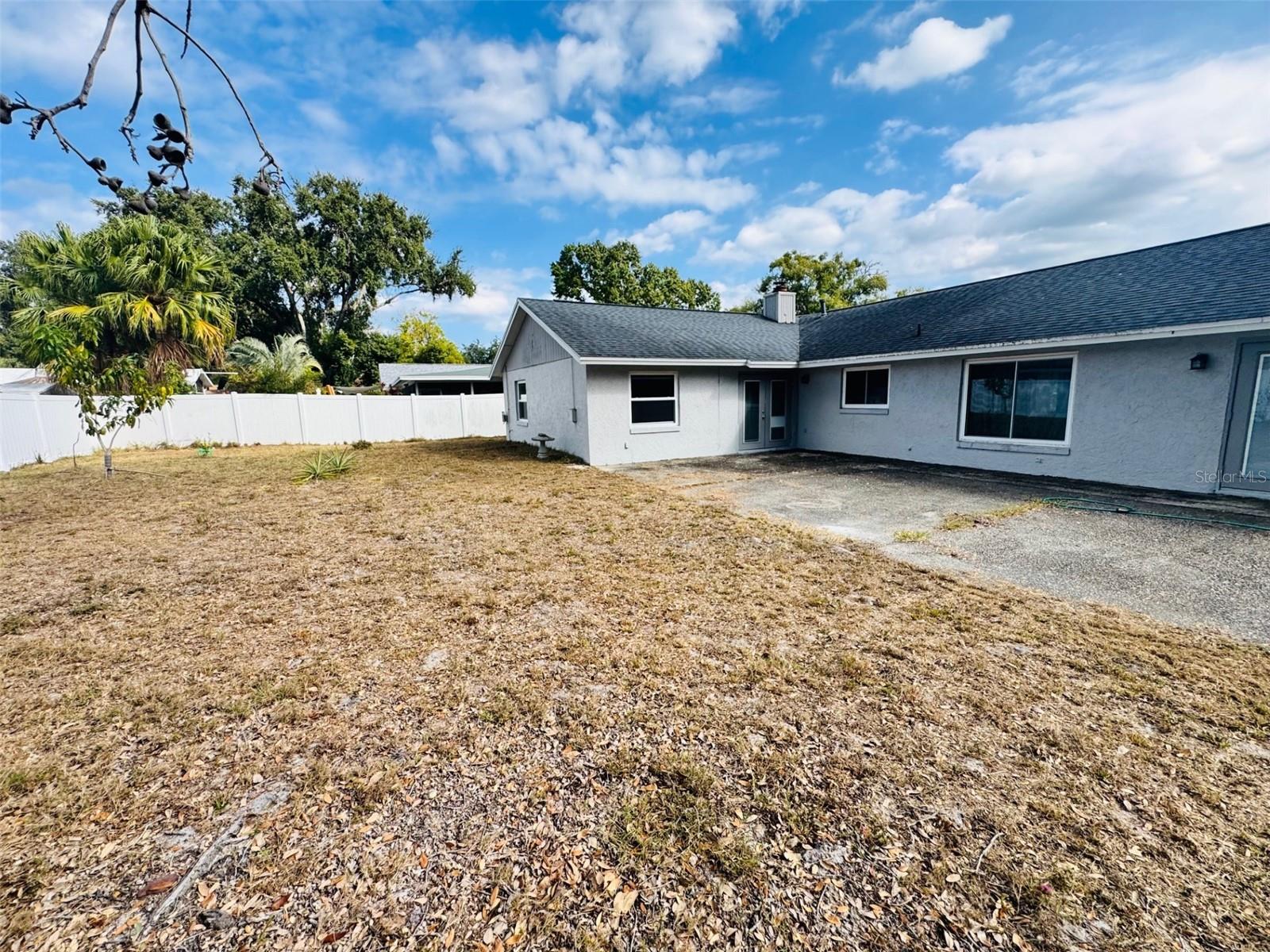 Image 23 of 38 For 8126 Calabria Court