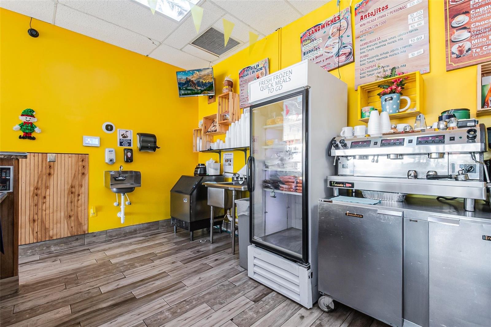 Image 22 of 52 For 2471 Semoran Boulevard