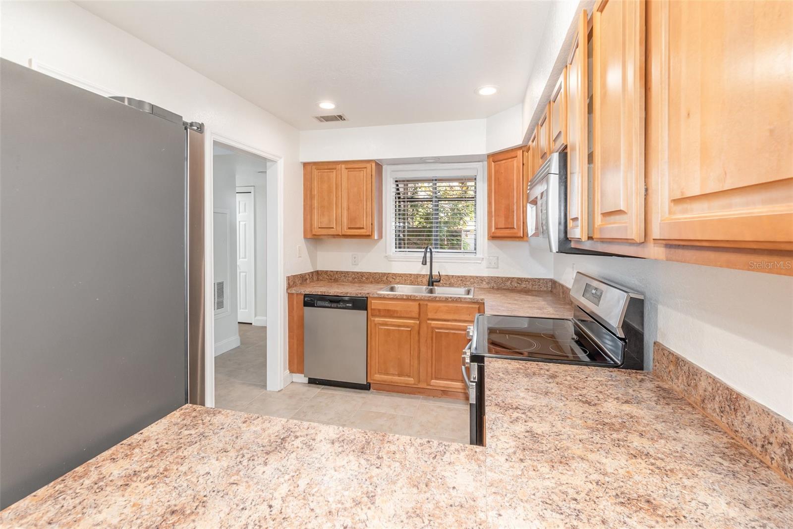 Image 12 of 44 For 940 Douglas Avenue 175