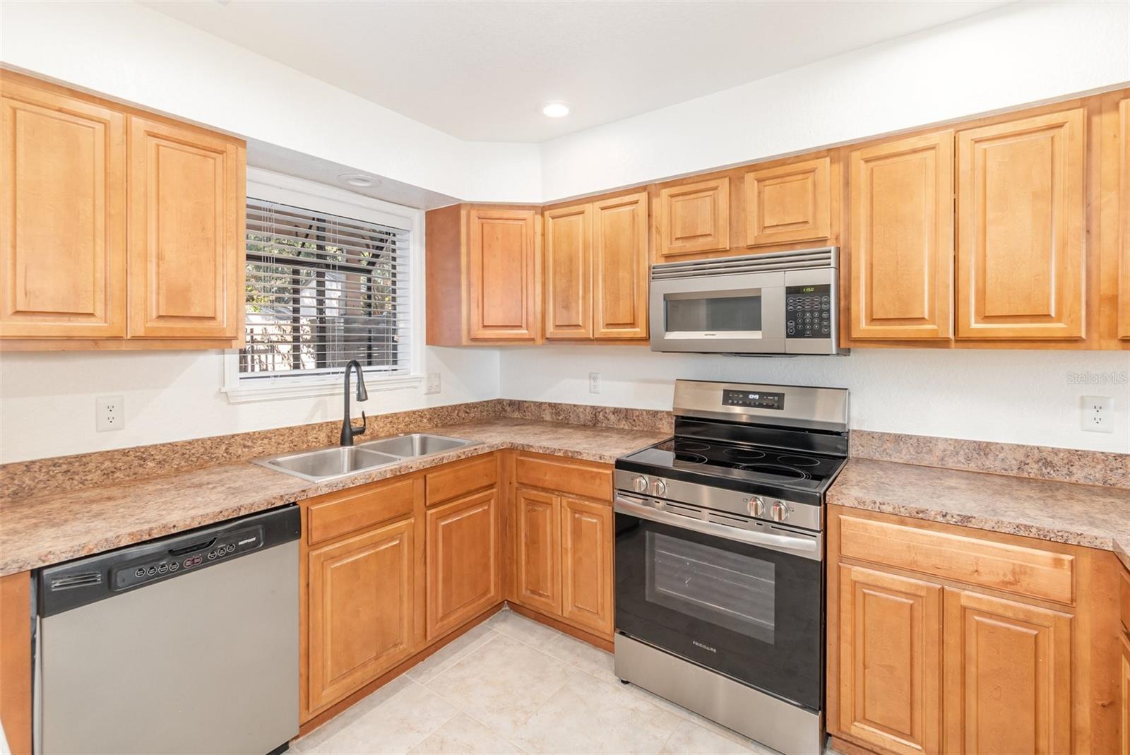 Image 13 of 44 For 940 Douglas Avenue 175