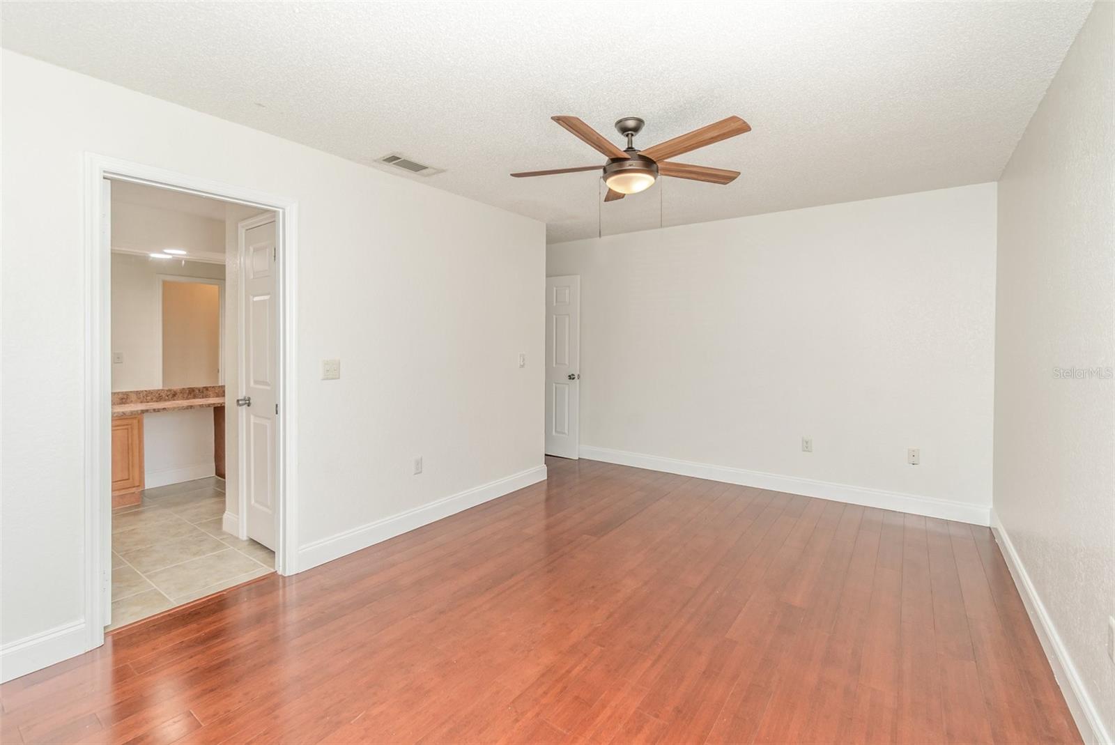 Image 21 of 44 For 940 Douglas Avenue 175