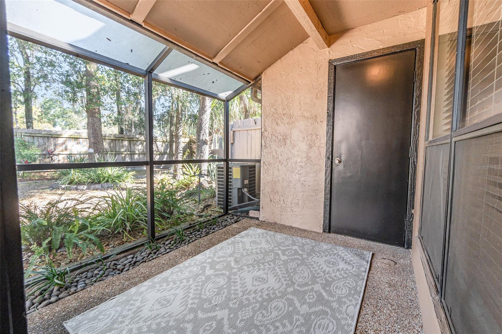 Image 26 of 44 For 940 Douglas Avenue 175