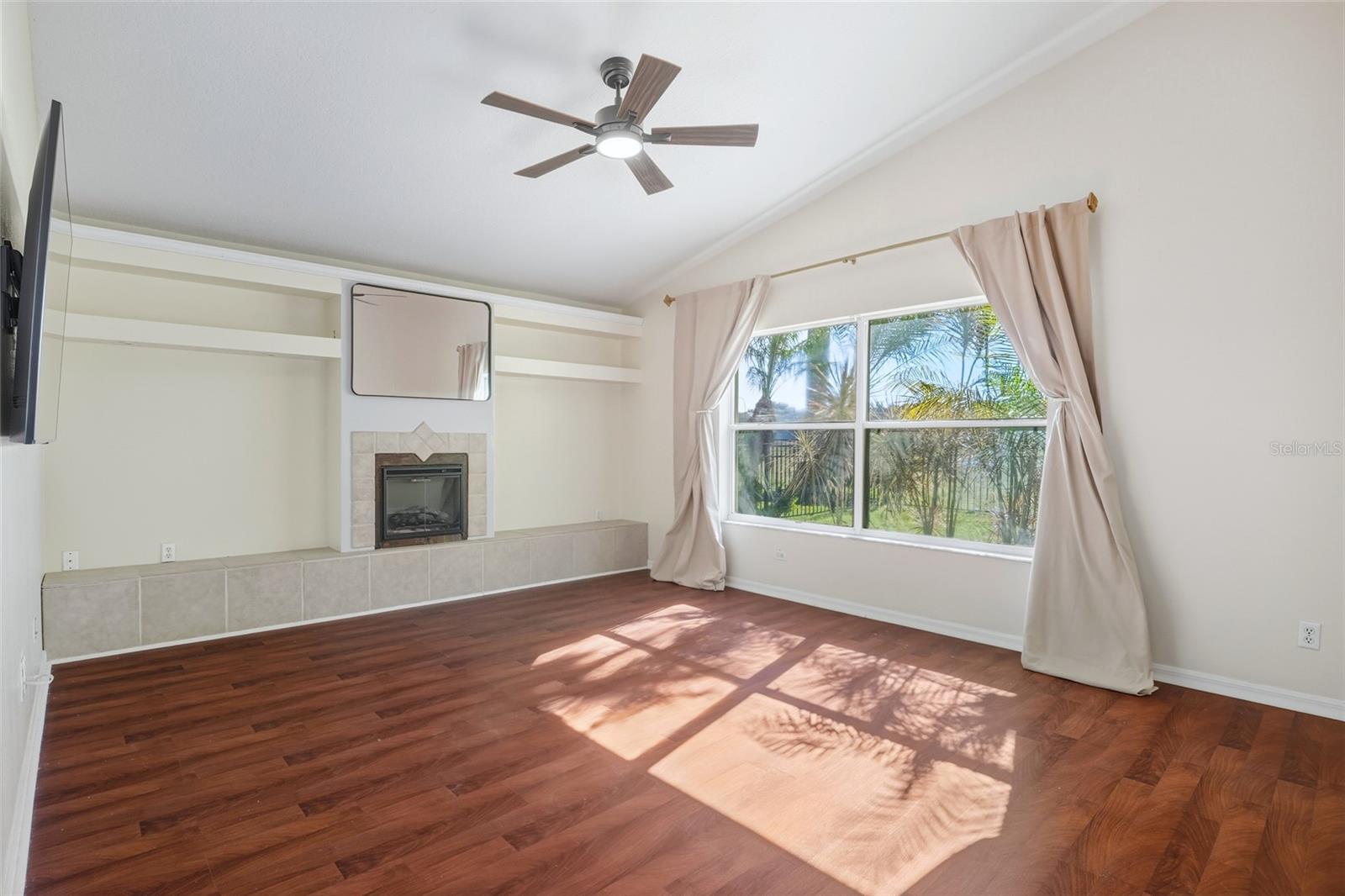 Image 10 of 42 For 15412 Amberbeam Boulevard