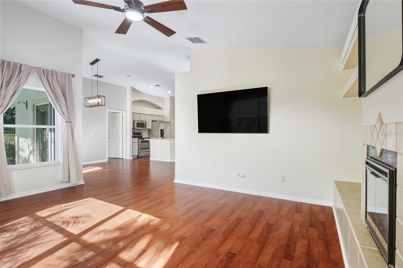 Image 11 of 42 For 15412 Amberbeam Boulevard