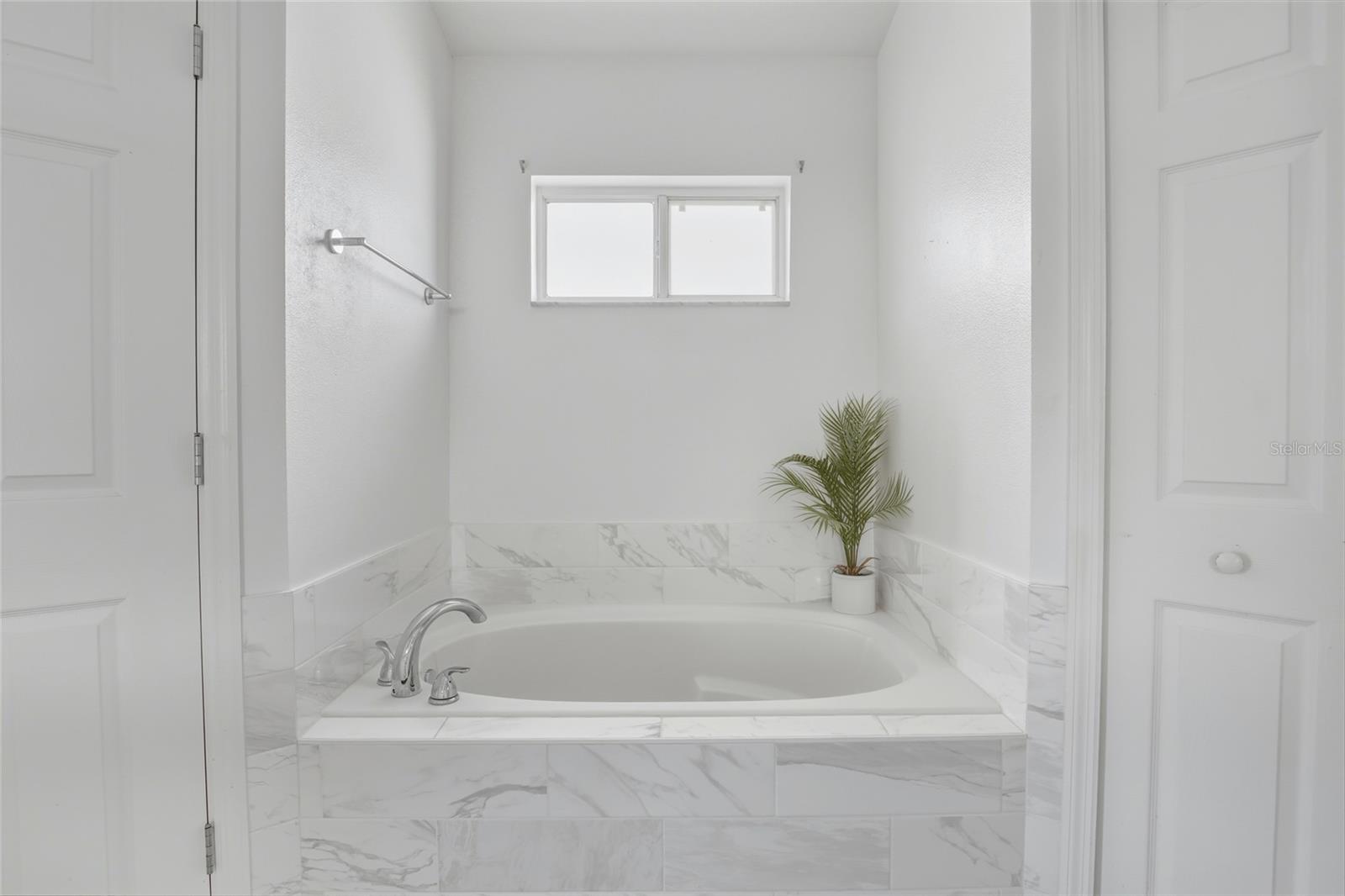 Image 17 of 42 For 15412 Amberbeam Boulevard