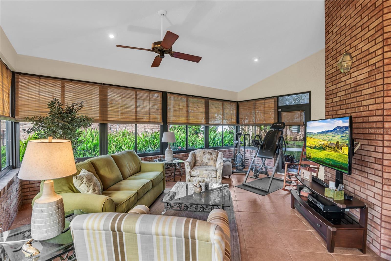 Image 16 of 83 For 104 Acacia Point