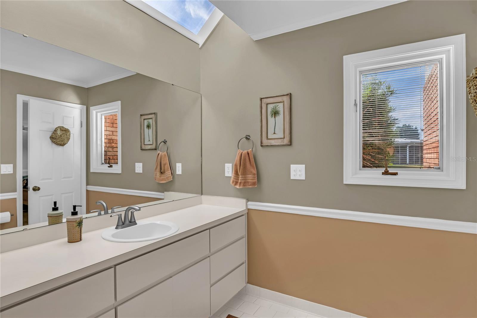 Image 24 of 83 For 104 Acacia Point