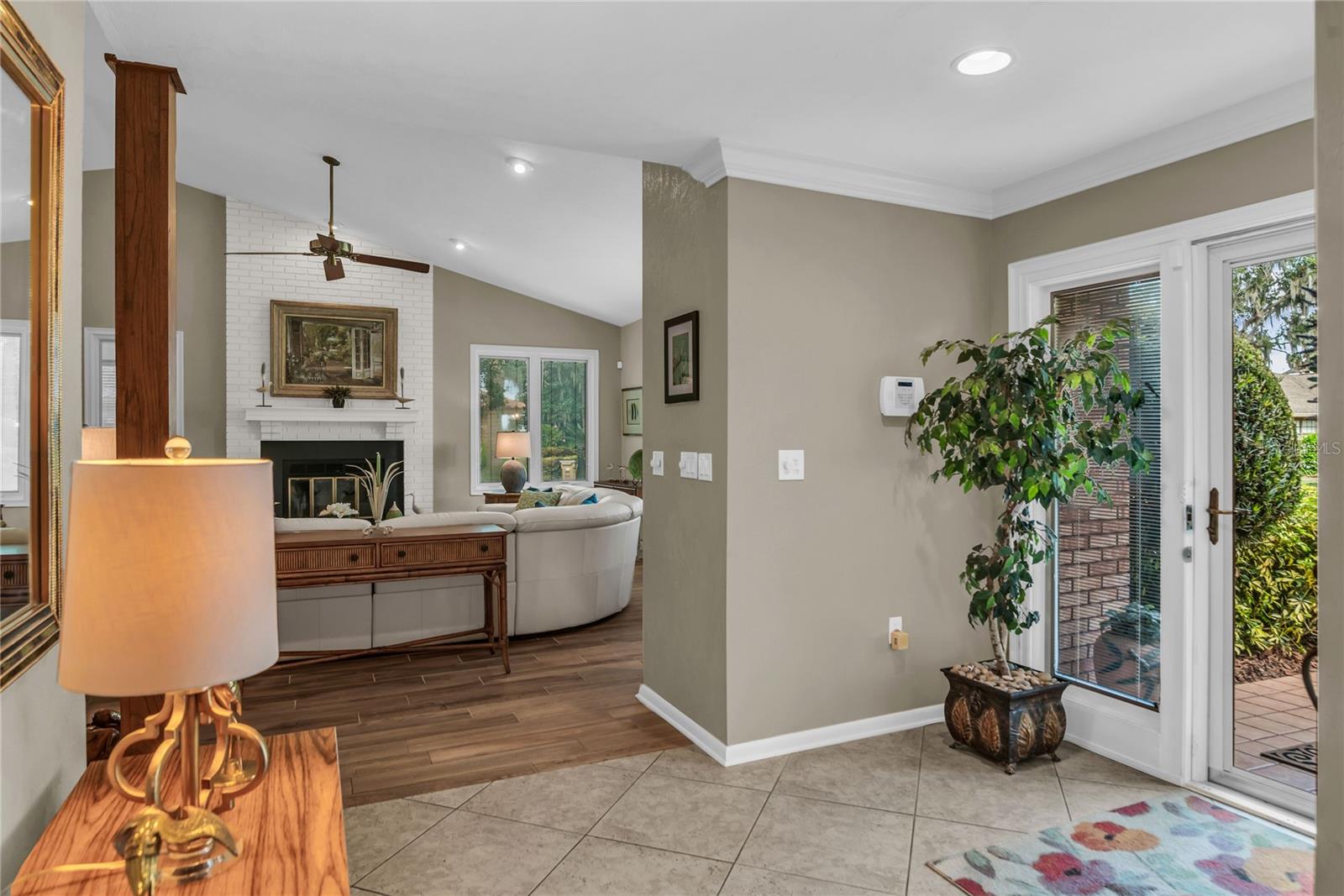 Image 25 of 83 For 104 Acacia Point