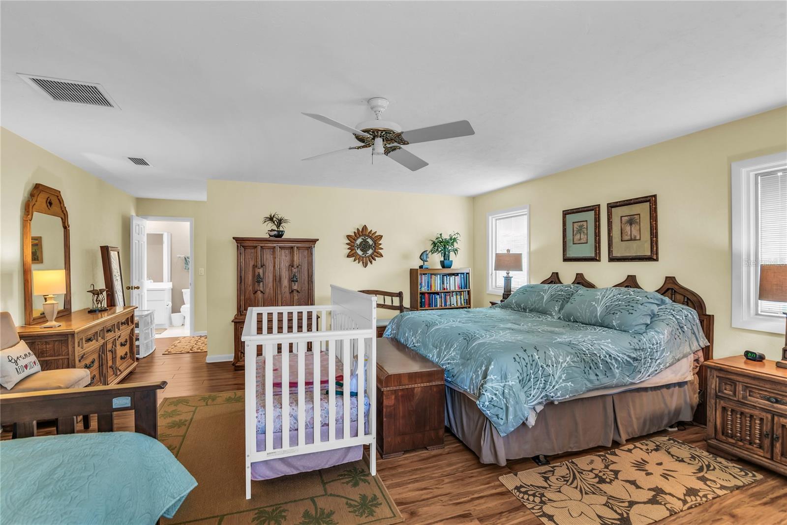 Image 32 of 83 For 104 Acacia Point