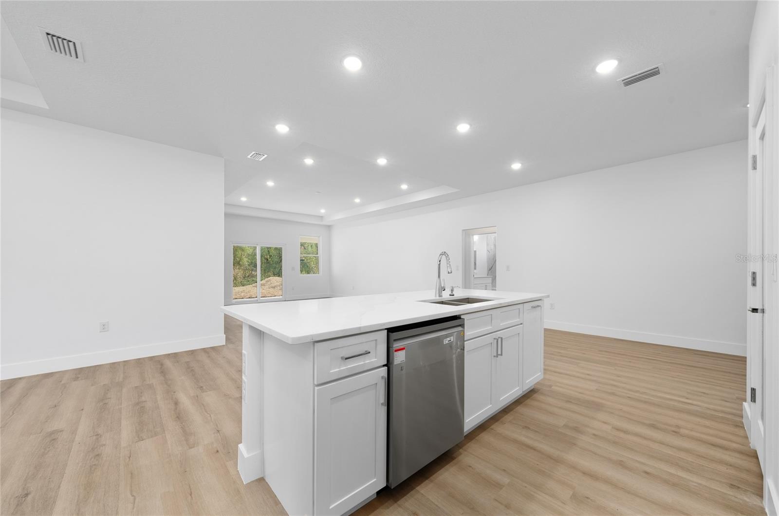 Image 19 of 42 For 6430 Curtis St