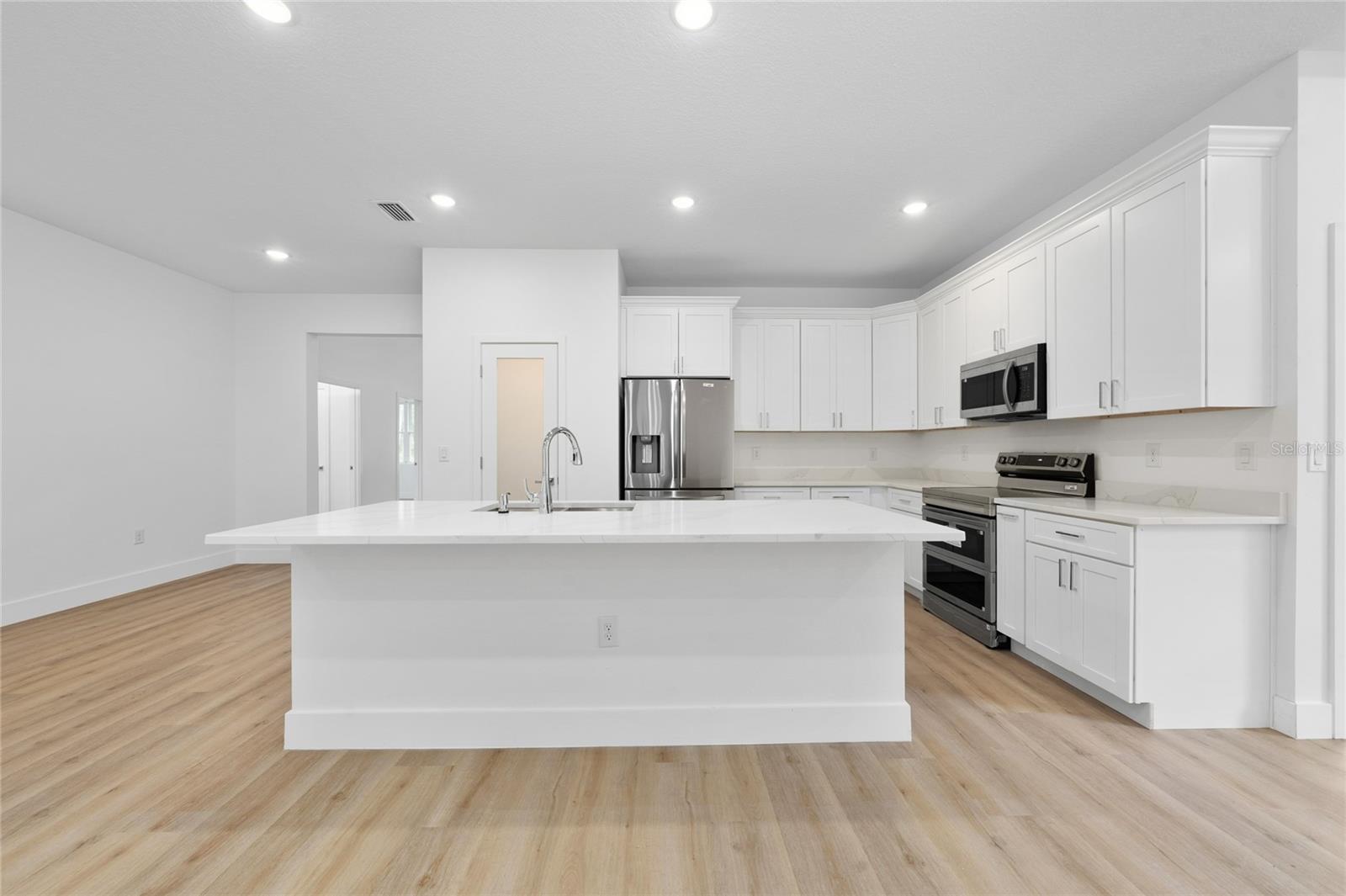 Image 22 of 42 For 6430 Curtis St