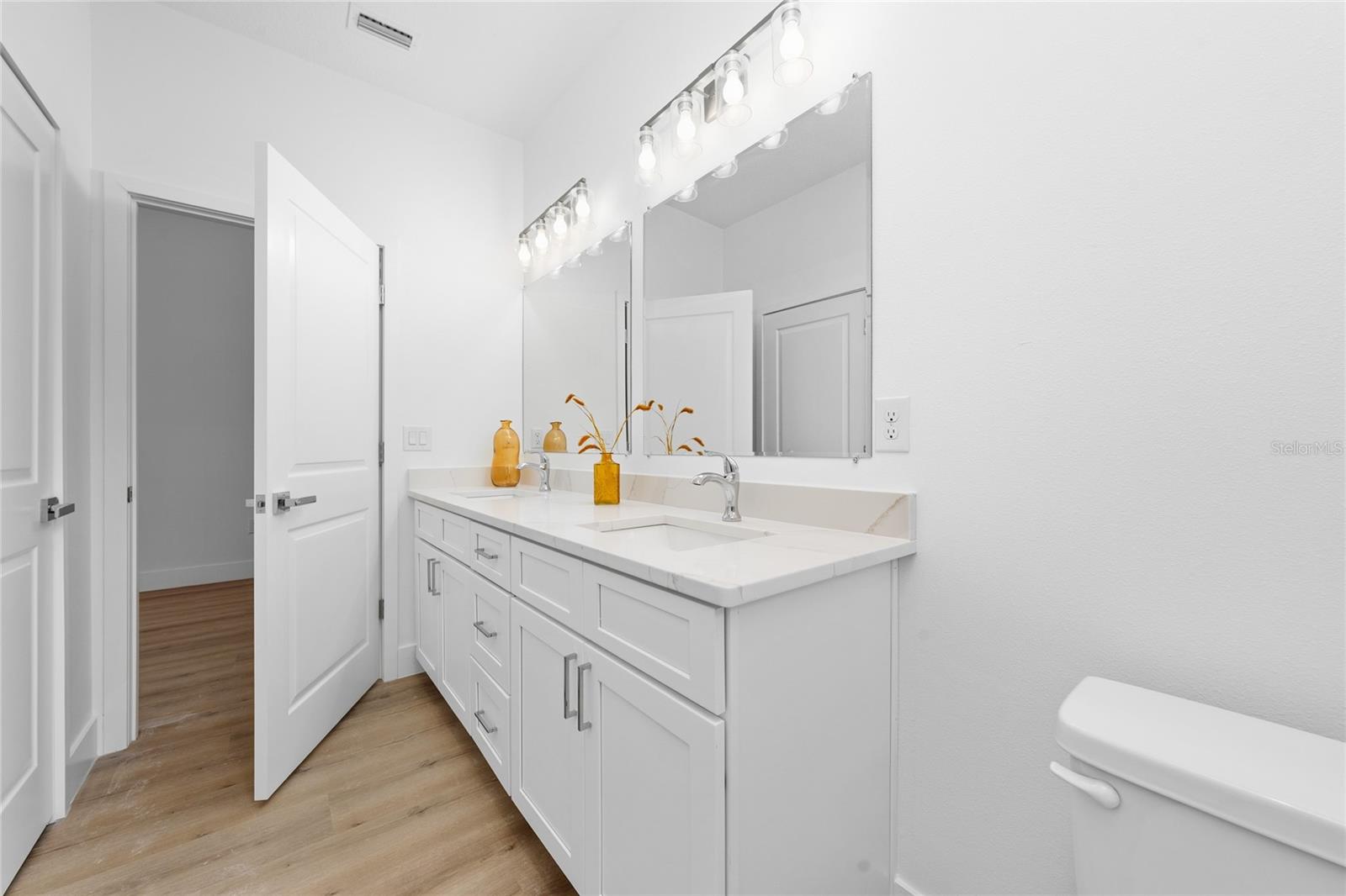 Image 33 of 42 For 6430 Curtis St