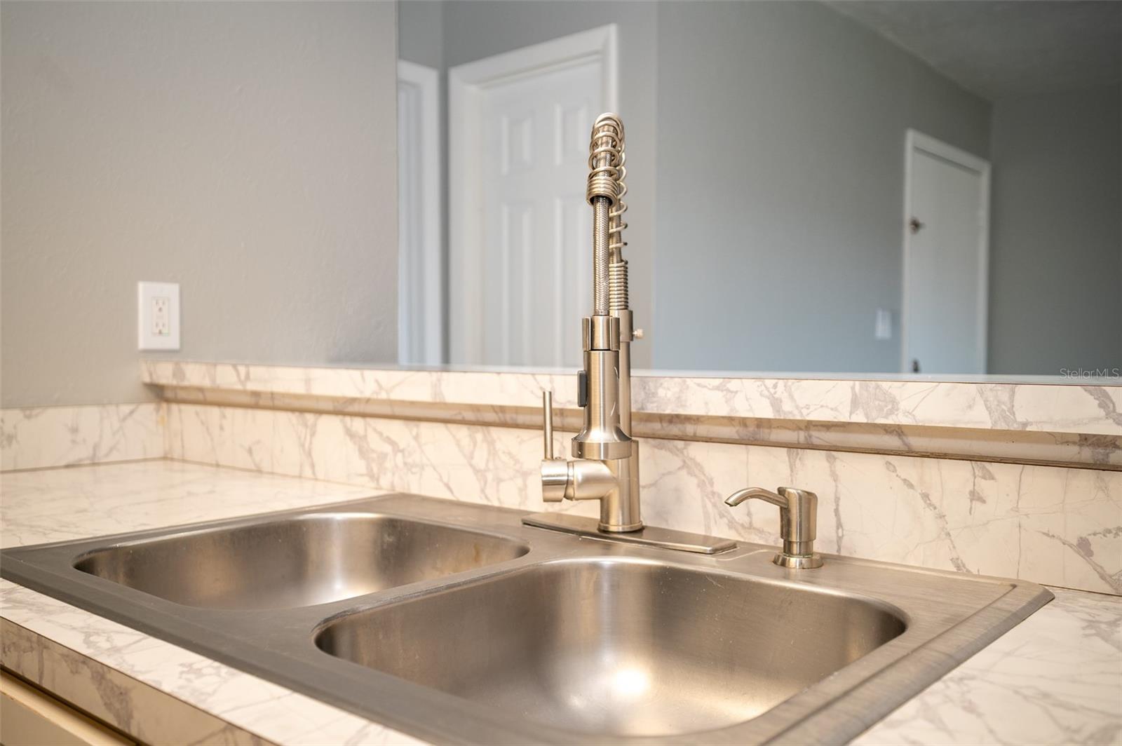 Image 21 of 27 For 2022 Ludlow Lane 2022