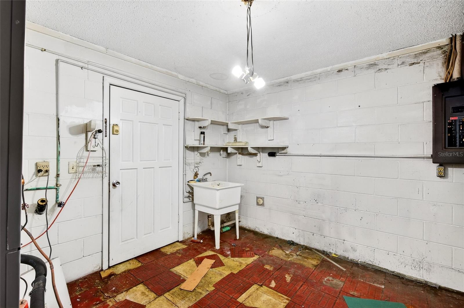 Image 9 of 24 For 2104 38th Avenue