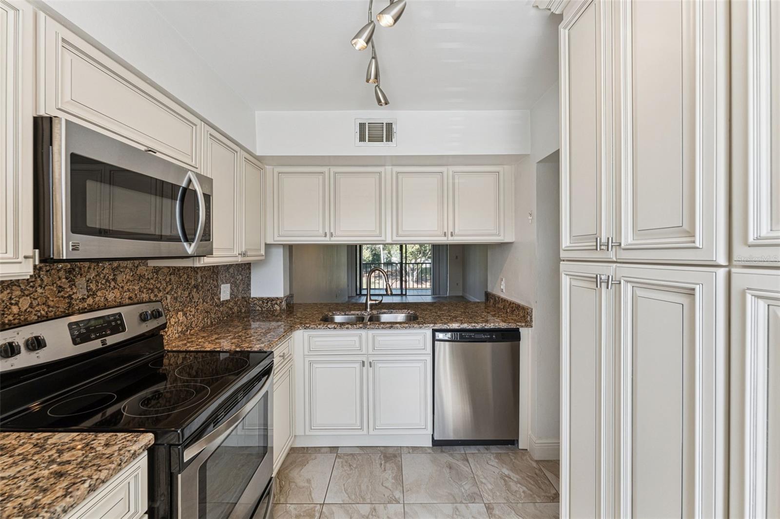 Image 4 of 27 For 3210 Candle Ridge Drive 203